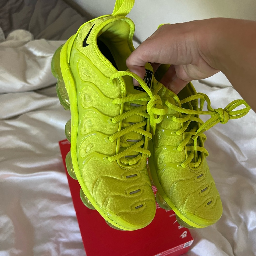 Neon Nike Vapor Max’s